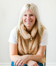 Book an Appointment with Mia Van Dyke for Speech-Language Pathology